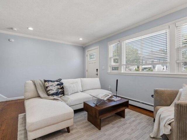 house with 3 bedroom, Boston MA ES105474427