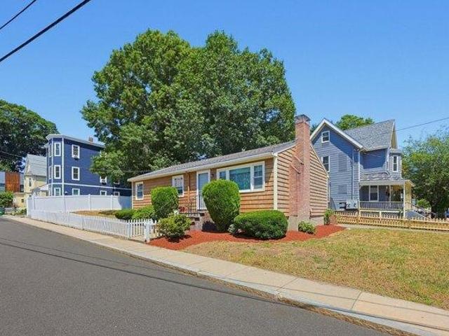 house with 3 bedroom, Boston MA ES105560739