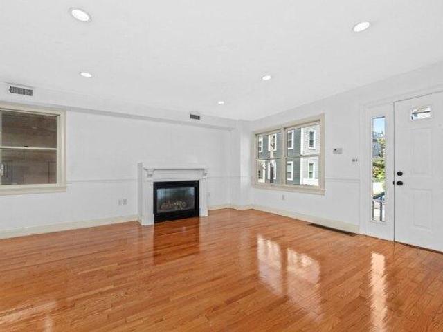 house with 3 bedroom, Boston MA ES105649417