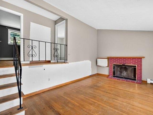 house with 3 bedroom, Brockton MA ES105441679