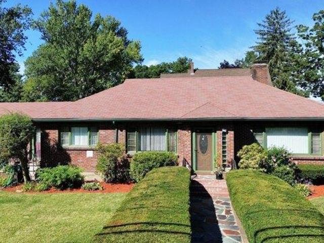 house with 3 bedroom, Brockton MA ES105557635