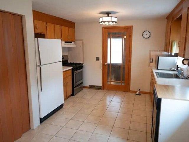 house with 3 bedroom, Brockton MA ES105651350