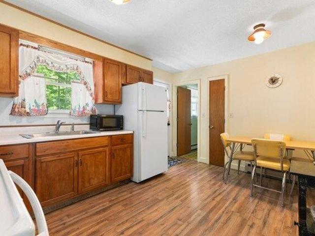 house with 3 bedroom, Brattleboro VT ES104009908