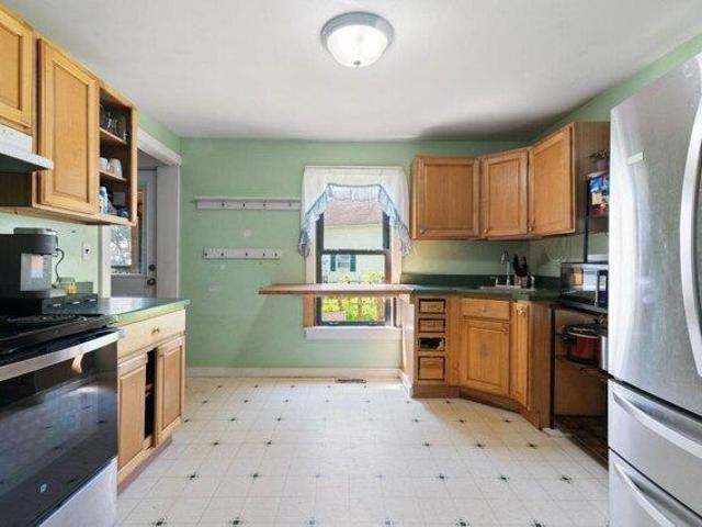 house with 3 bedroom, Brattleboro VT ES104113644