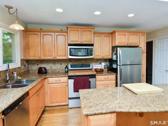 house with 3 bedroom, Bristol CT ES104848575