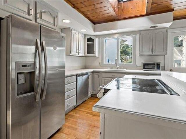house with 3 bedroom, Bristol RI ES105515358