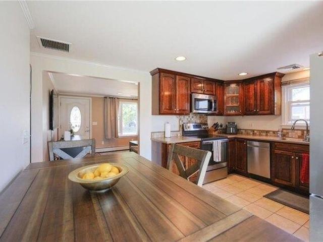 house with 3 bedroom, Bristol RI ES105535417