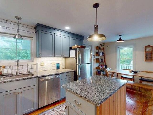 house with 3 bedroom, Buckland MA ES105352911