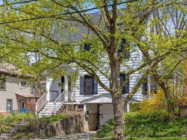house with 3 bedroom, Burlington VT ES104541493