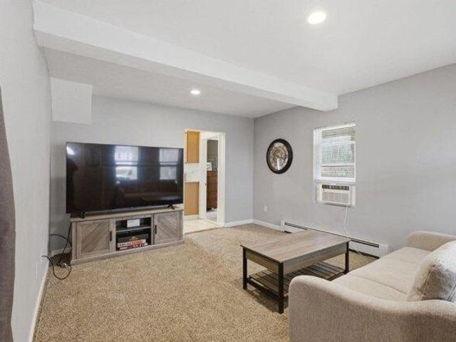 house with 3 bedroom, Buzzards Bay MA ES105633537