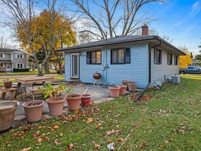 house with 3 bedroom, Cedarburg WI ELS103501029