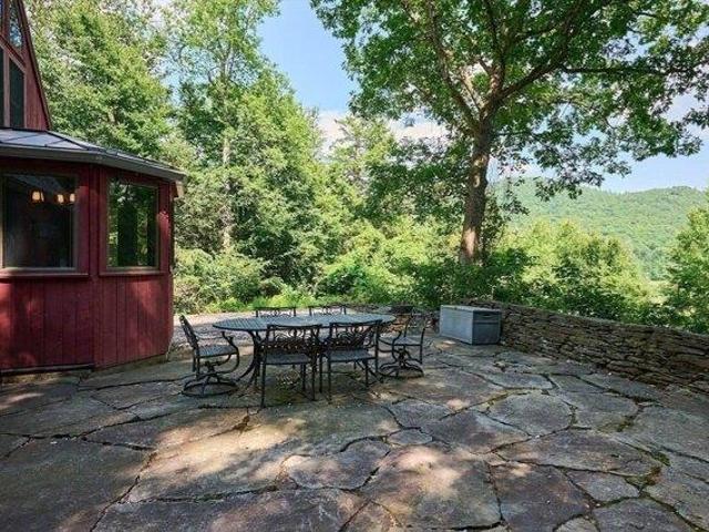 house with 3 bedroom, Charlemont MA ES105287107