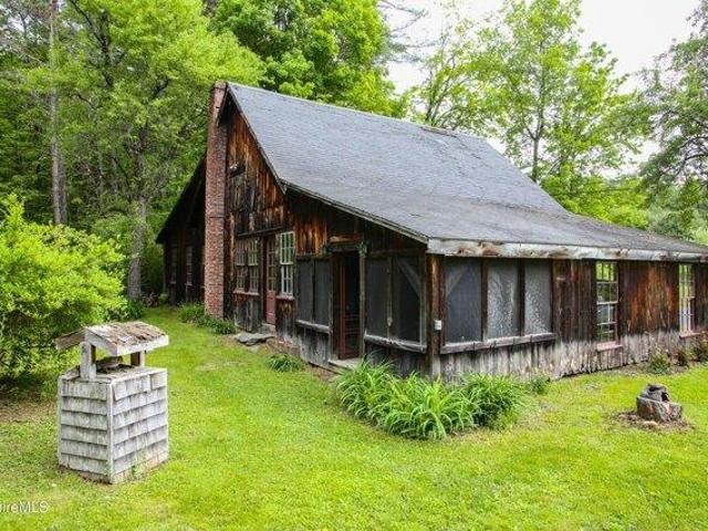 house with 3 bedroom, Charlemont MA ES105293534