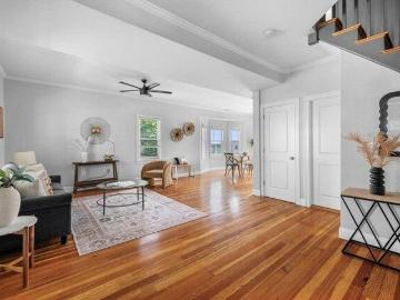 house with 3 bedroom, Chelsea MA ES103494159