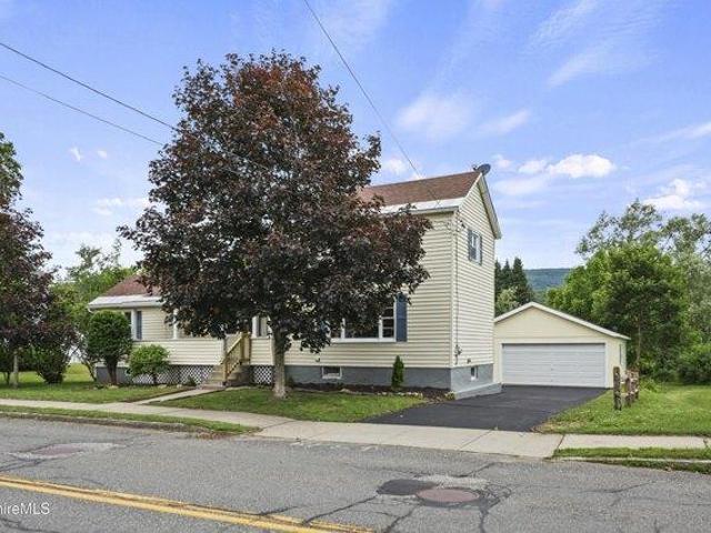 house with 3 bedroom, Cheshire MA ES104792167