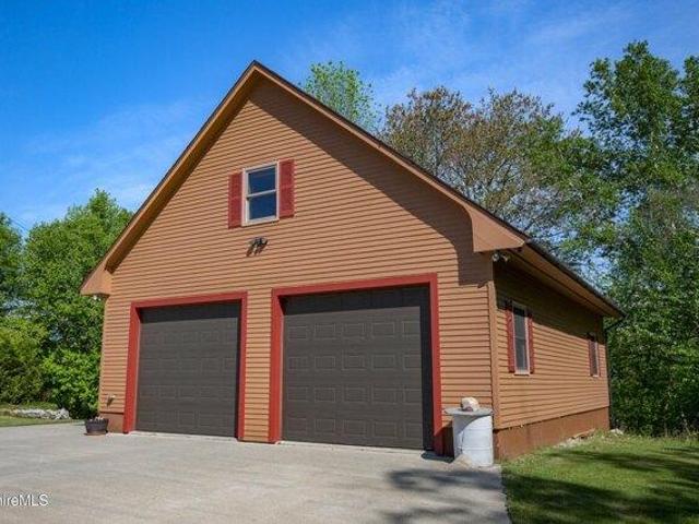house with 3 bedroom, Cheshire MA ES104848377