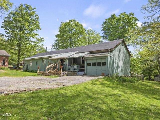 house with 3 bedroom, Cheshire MA ES105440794