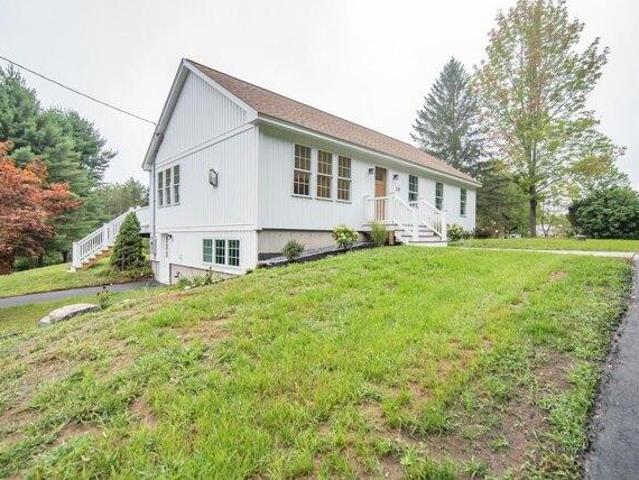 house with 3 bedroom, Chester NH ES105630375