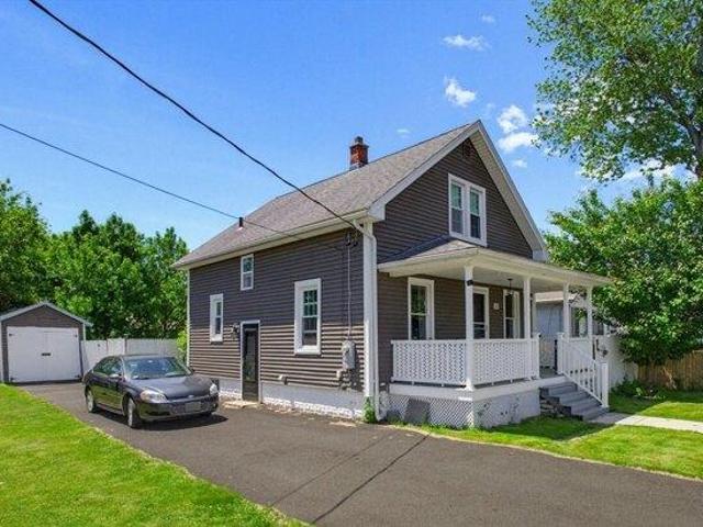 house with 3 bedroom, Chicopee MA ES104567758