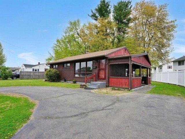 house with 3 bedroom, Chicopee MA ES104539292