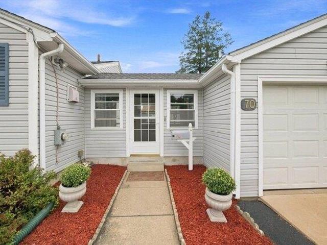 house with 3 bedroom, Chicopee MA ES105259082