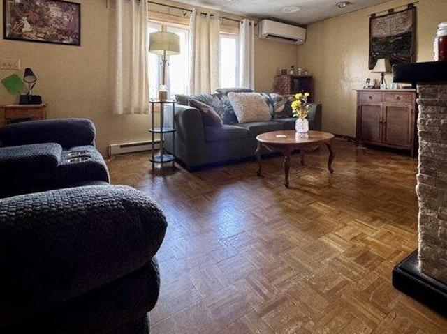 house with 3 bedroom, Chicopee MA ES105340899