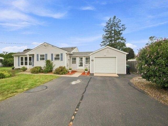 house with 3 bedroom, Chicopee MA ES105341128