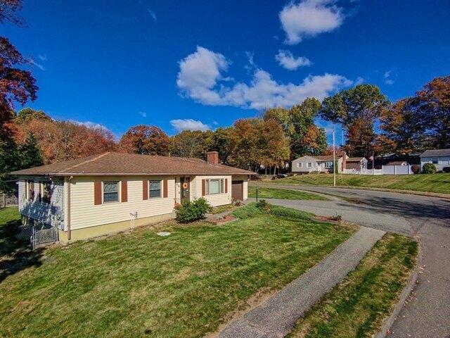 house with 3 bedroom, Chicopee MA ES105350139