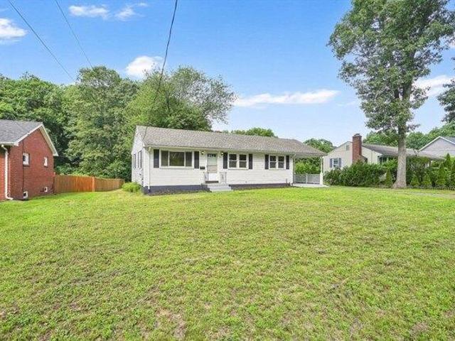 house with 3 bedroom, Chicopee MA ES105474651