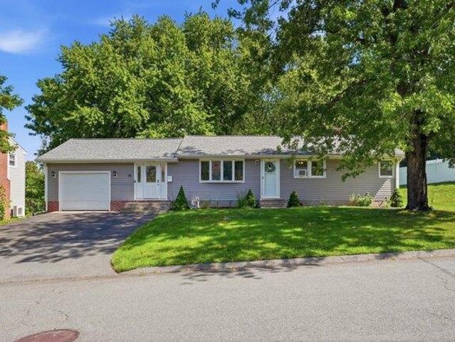 house with 3 bedroom, Chicopee MA ES105478727