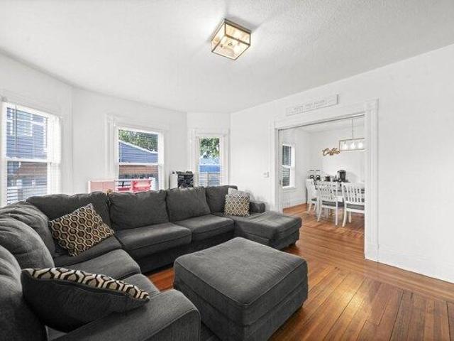 house with 3 bedroom, Chicopee MA ES105426405