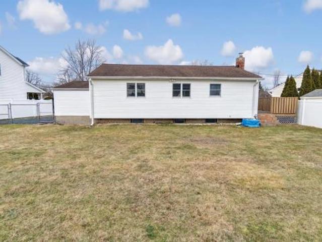 house with 3 bedroom, Commack NY DLS72691937