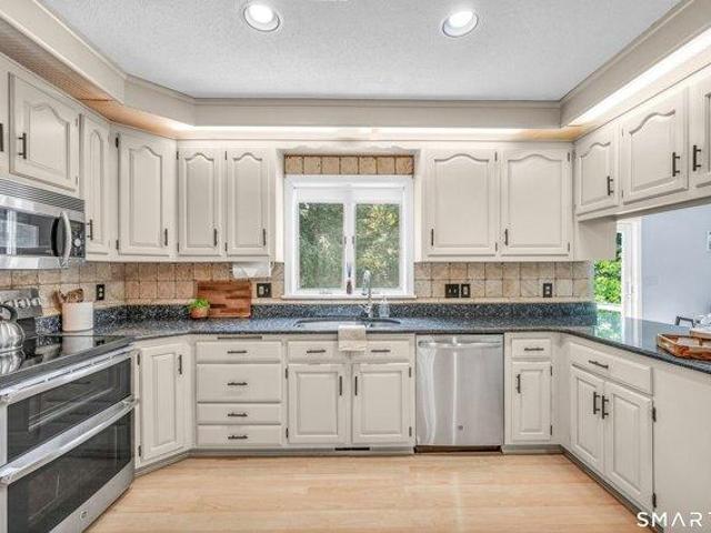 house with 3 bedroom, Colchester CT ES105561240