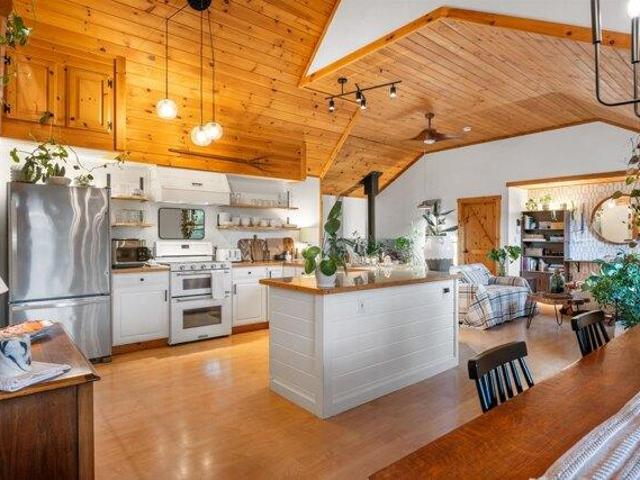house with 3 bedroom, Colebrook NH ES105613506
