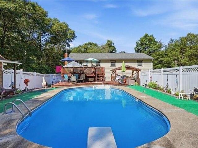 house with 3 bedroom, Coventry RI ES105660598