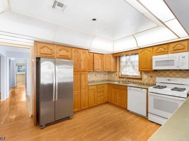 house with 3 bedroom, Clark NJ ES105513945