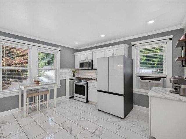 house with 3 bedroom, Cranston RI ES104920943