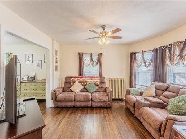 house with 3 bedroom, Cranston RI ES105557473