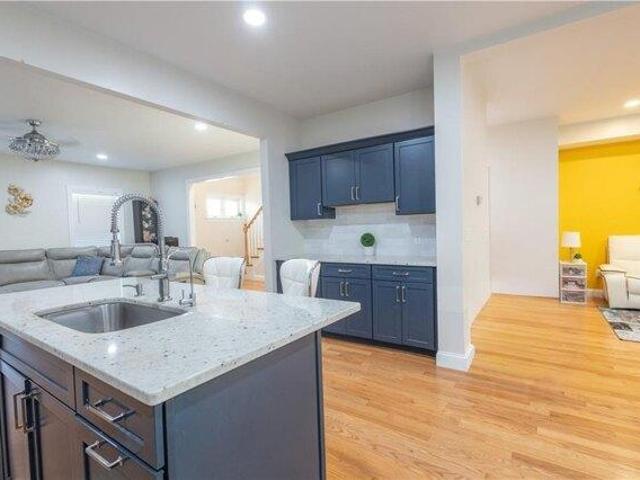 house with 3 bedroom, Cumberland RI ES105610544