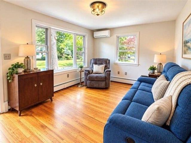 house with 3 bedroom, Cumberland RI ES105726432