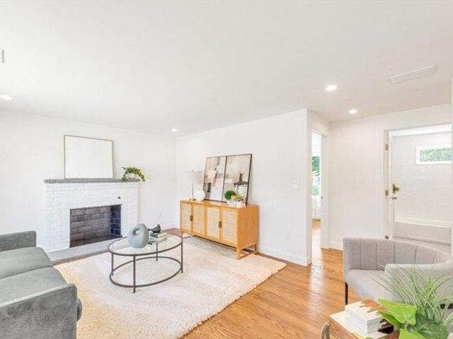 house with 3 bedroom, Dedham MA ES105385943