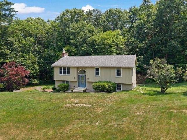 house with 3 bedroom, Derry NH DS104297119