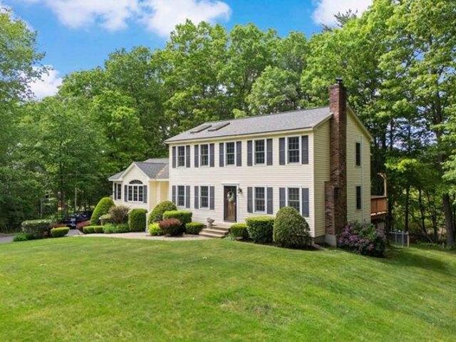 house with 3 bedroom, Derry NH ES104114000