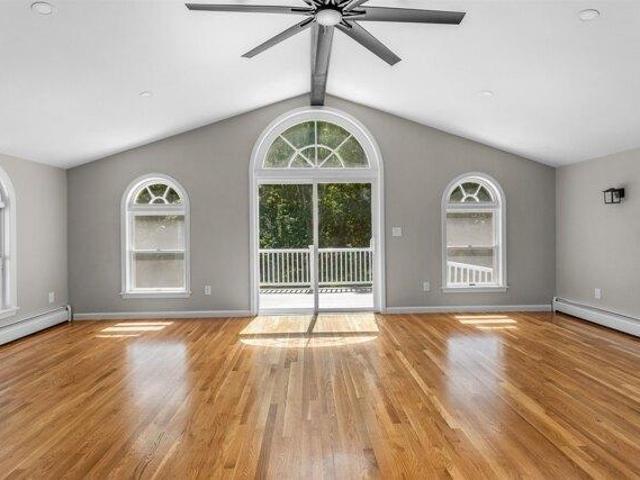 house with 3 bedroom, Derry NH ES104441350