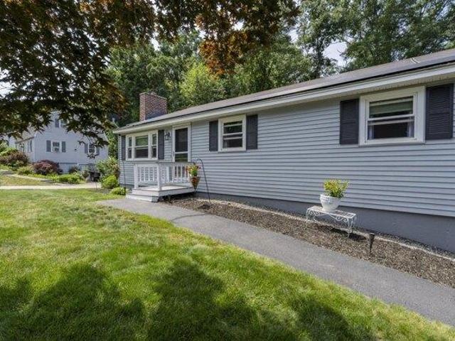 house with 3 bedroom, Derry NH ES104511377