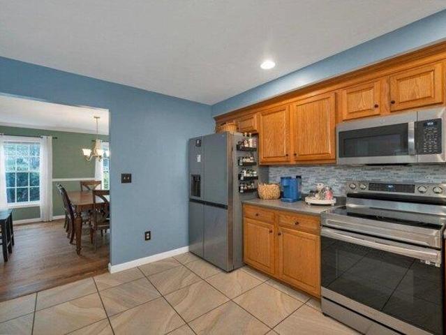 house with 3 bedroom, Derry NH ES105443130