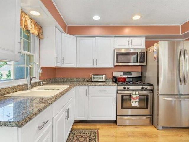 house with 3 bedroom, Dover NH ES105383089