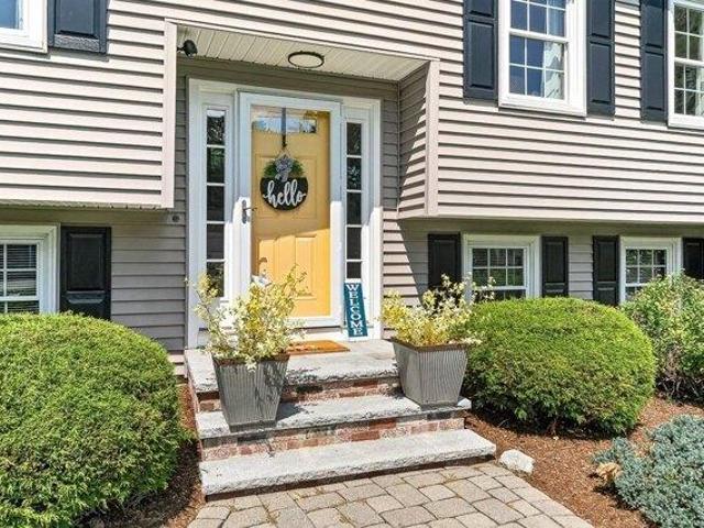 house with 3 bedroom, Dracut MA ES105417429