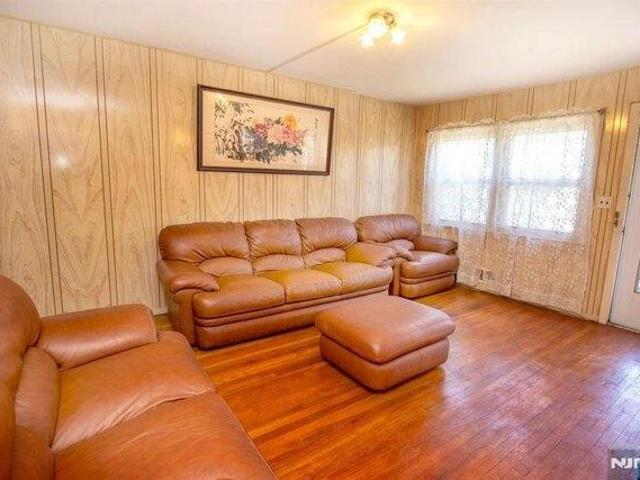 house with 3 bedroom, Dumont NJ ES105587164