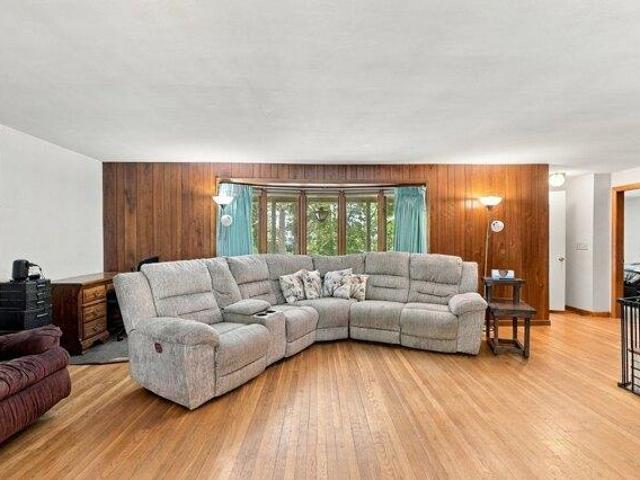 house with 3 bedroom, Dudley MA ES105586320